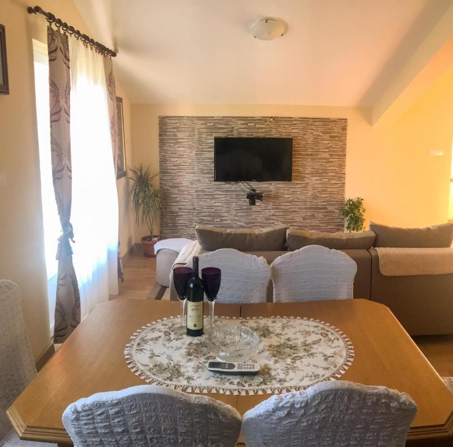 Jovana -- Porodicni Apartmani Igalo Herceg Novi Buitenkant foto