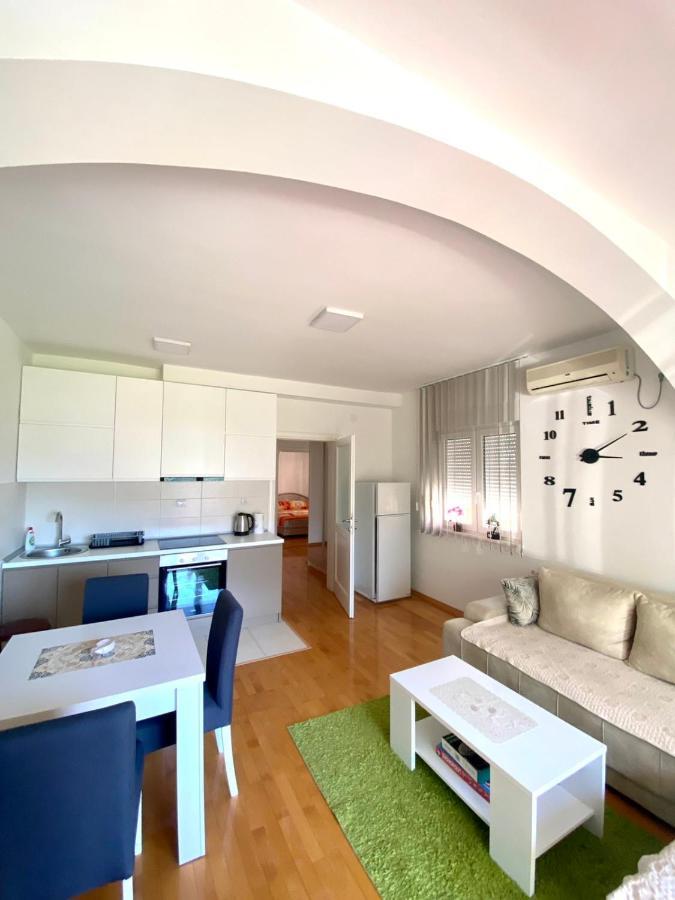 Jovana -- Porodicni Apartmani Igalo Herceg Novi Buitenkant foto